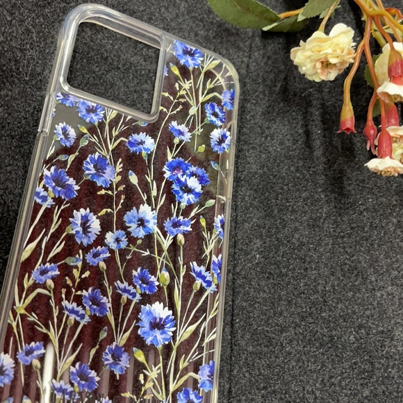 iPhone 12 max case - Picture 2 of 5